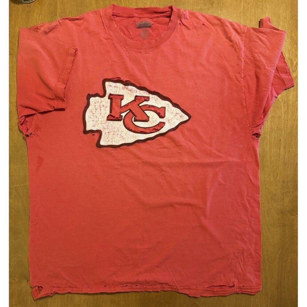 KC Chiefs XL T-Shirt Reebok T-Shirt Vintage Trashed Distressed Holes Faded